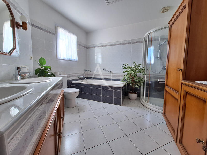 Maison - 160 m² - 8 pièces