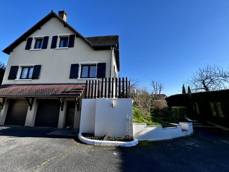 Maison - 182 m² - 8 pièces