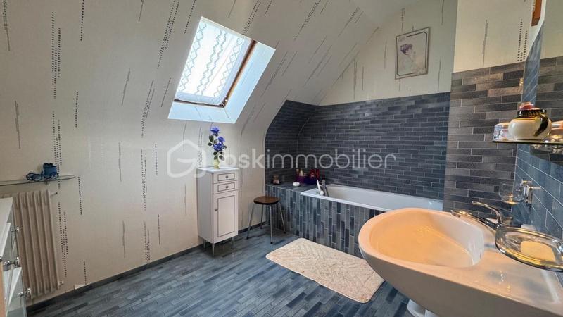 Maison traditionnelle - 136 m² - 8 pièces