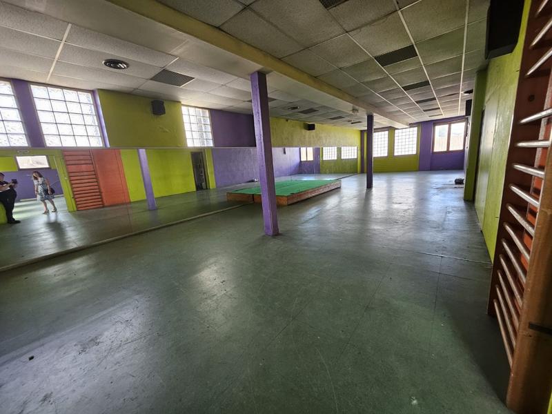 Maison - 600 m² - 5 pièces