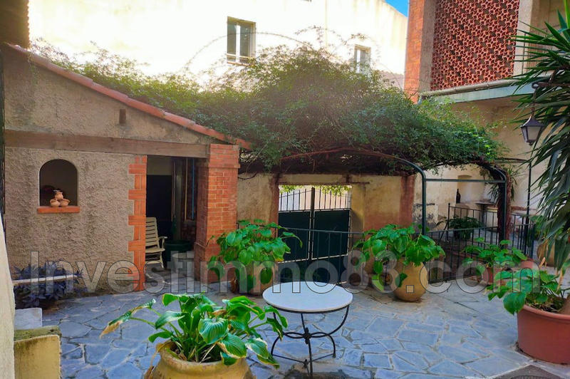 Maison - 335 m² - 15 pièces