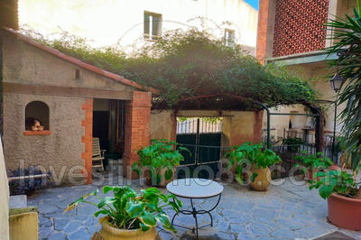 Maison - 335 m² - 15 pièces