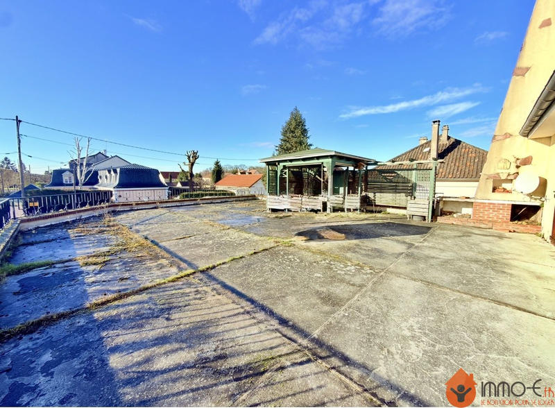 Maison - 400 m² - 6 pièces