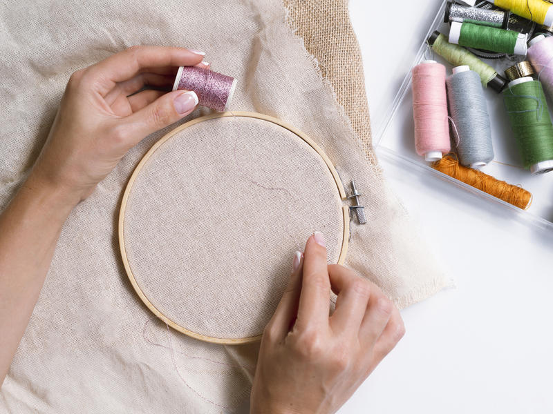 Atelier broderie au Café la Belle Poule