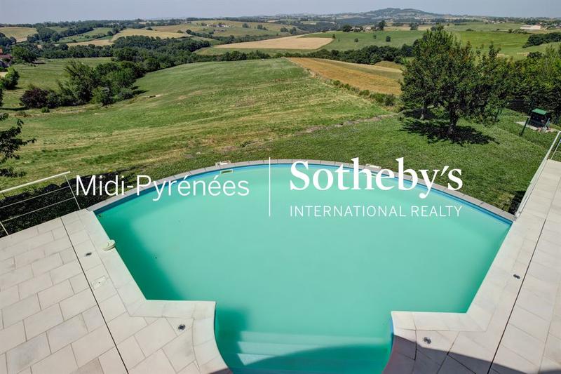 Maison - 350 m² - 9 pièces