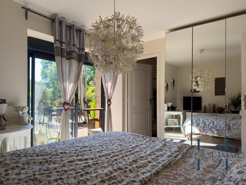 Maison - 260 m² - 7 pièces