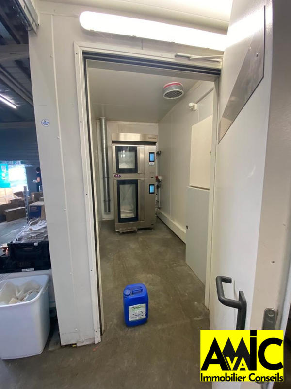 Local commercial - 1 226 m² - 5 pièces