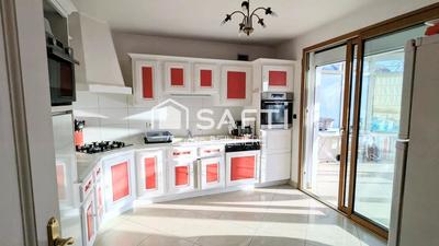 Maison - 221 m² - 8 pièces