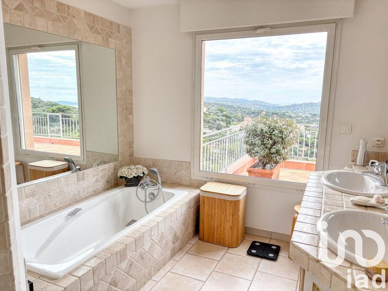 Maison - 245 m² - 8 pièces