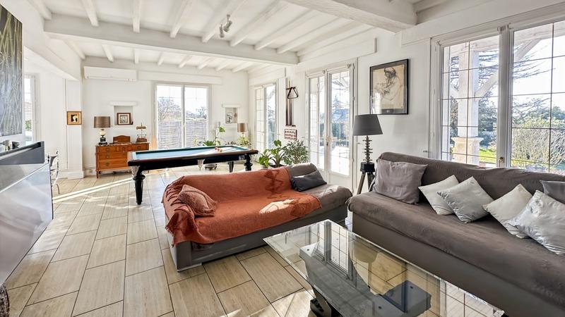 Maison - 205 m² - 6 pièces