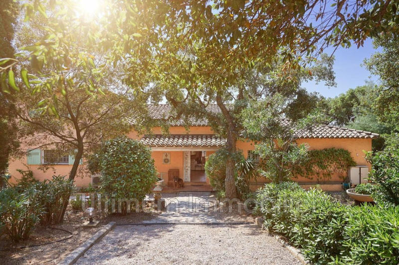 Villa - 267 m² - 7 pièces