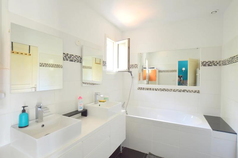 Maison - 182 m² - 7 pièces