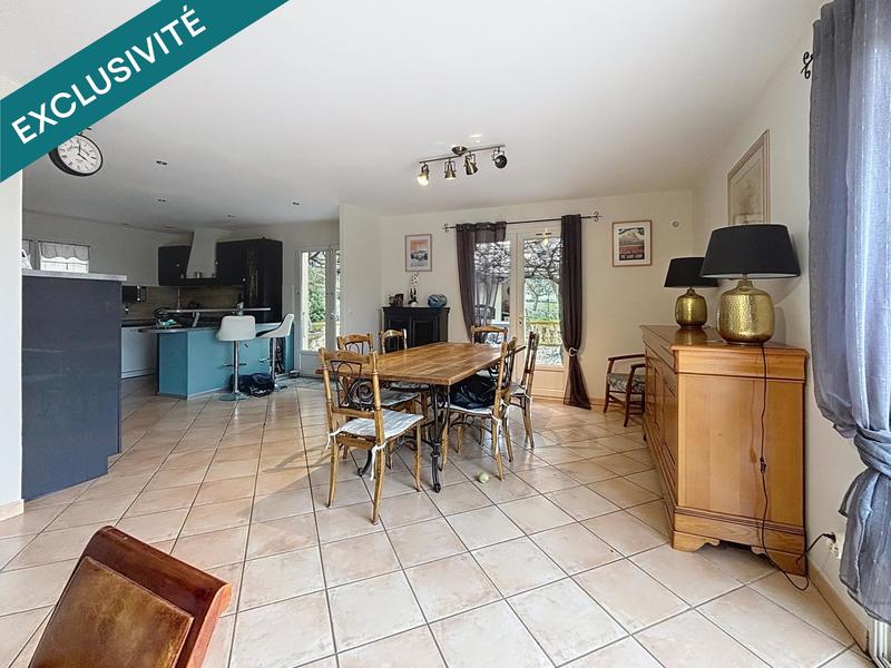 Maison - 210 m² - 11 pièces