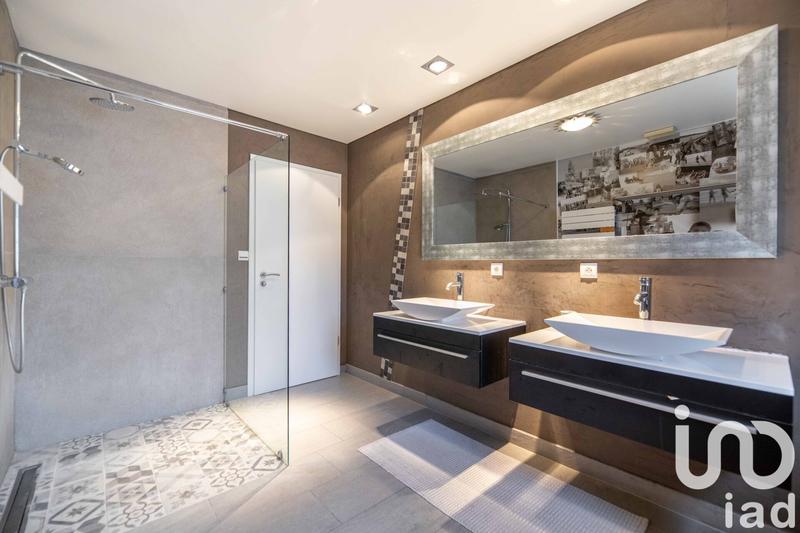 Maison - 210 m² - 7 pièces