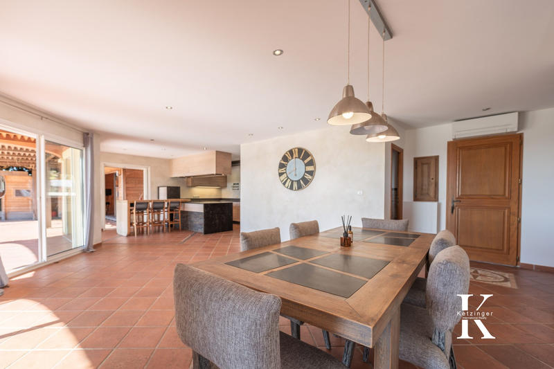 Villa - 256 m² - 6 pièces