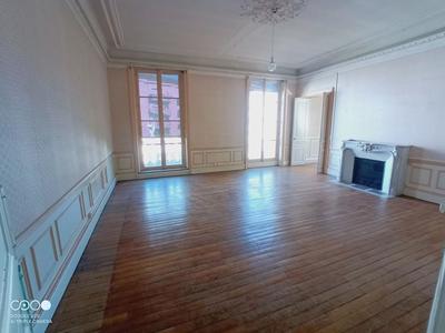 Maison - 581 m² - 1 pièce