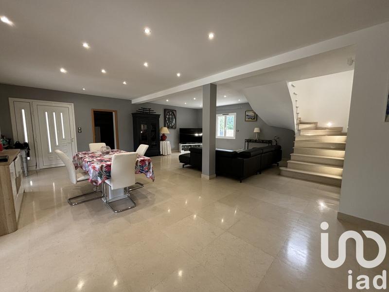 Maison - 180 m² - 6 pièces