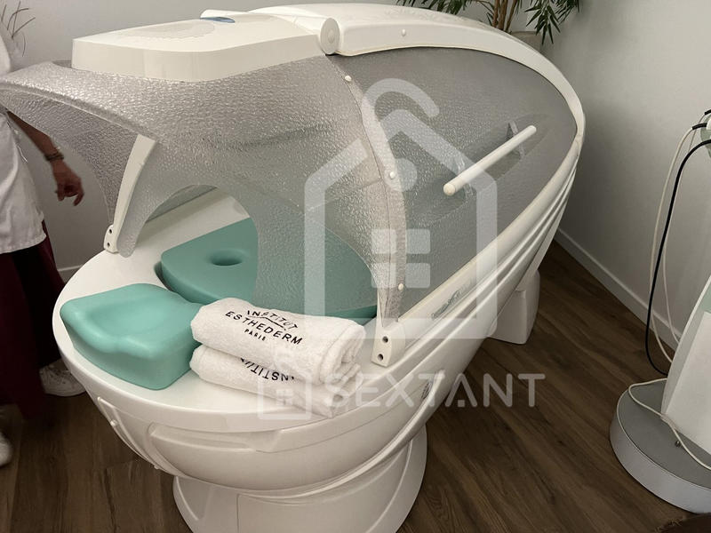 Local commercial - 100 m² - 6 pièces