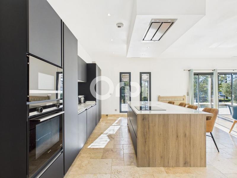 Maison - 180 m² - 5 pièces