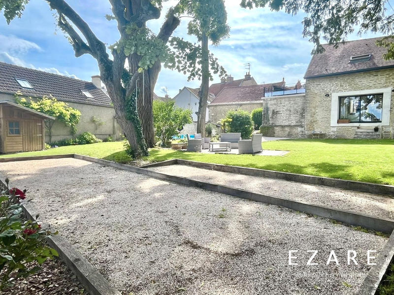 Maison - 261 m² - 9 pièces