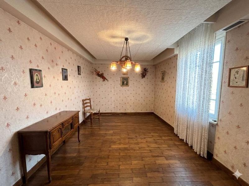 Maison - 231 m² - 8 pièces