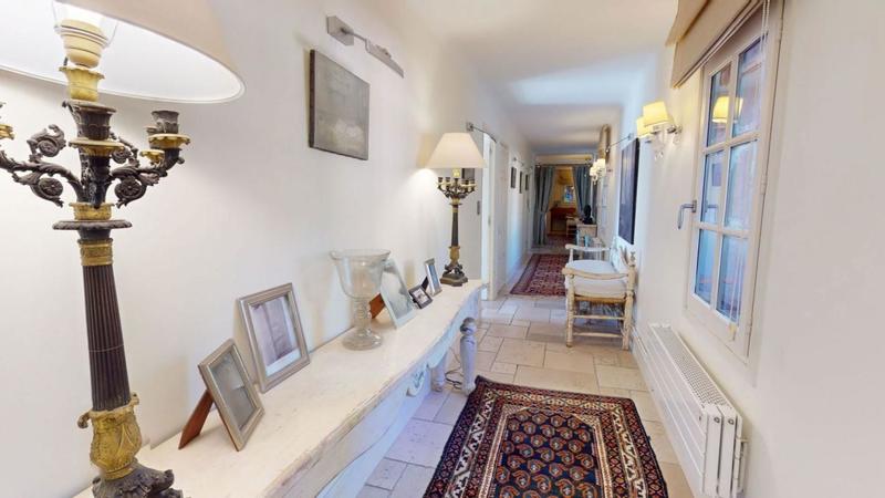 Propriété - 980 m²