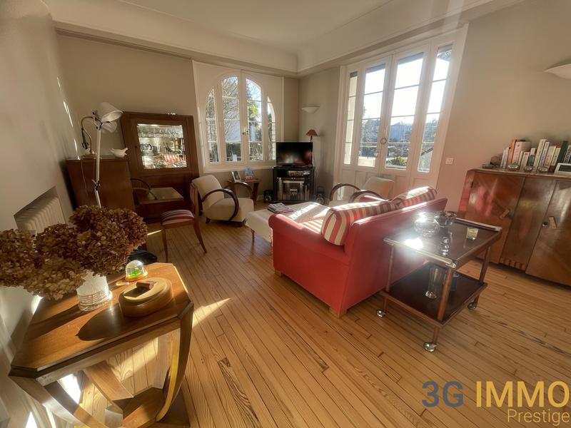 Maison - 220 m² - 6 pièces