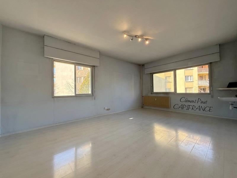 Local commercial - 75 m² - 4 pièces