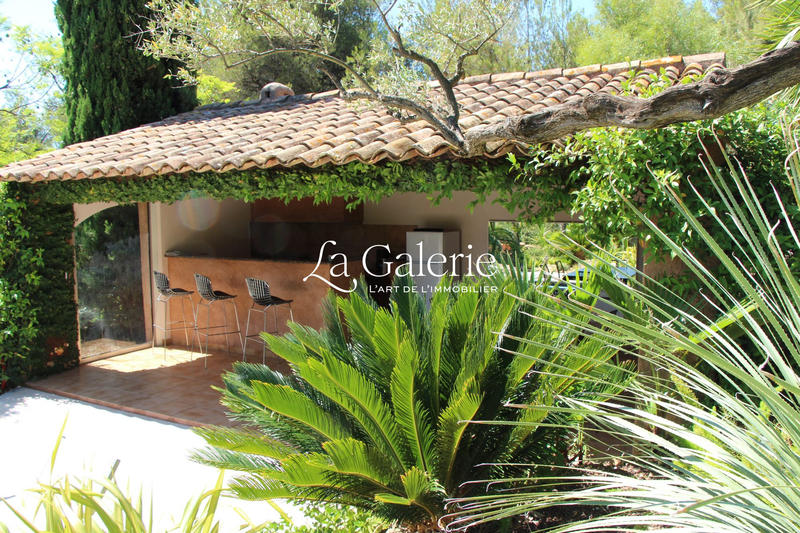 Villa - 360 m² - 9 pièces