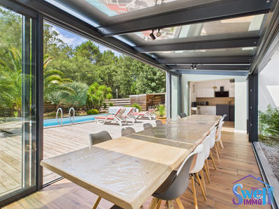 Maison - 225 m² - 8 pièces