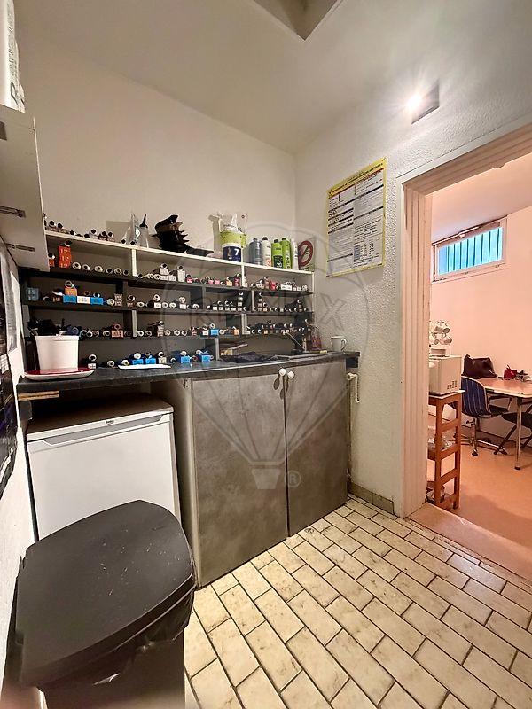 Magasins - 82 m² - 4 pièces