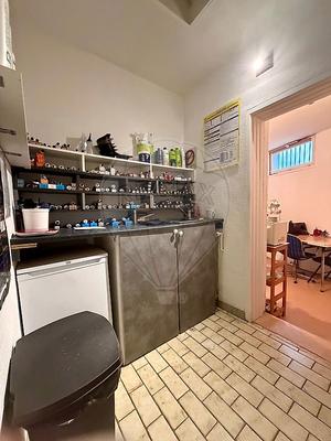 Magasins - 82 m² - 4 pièces