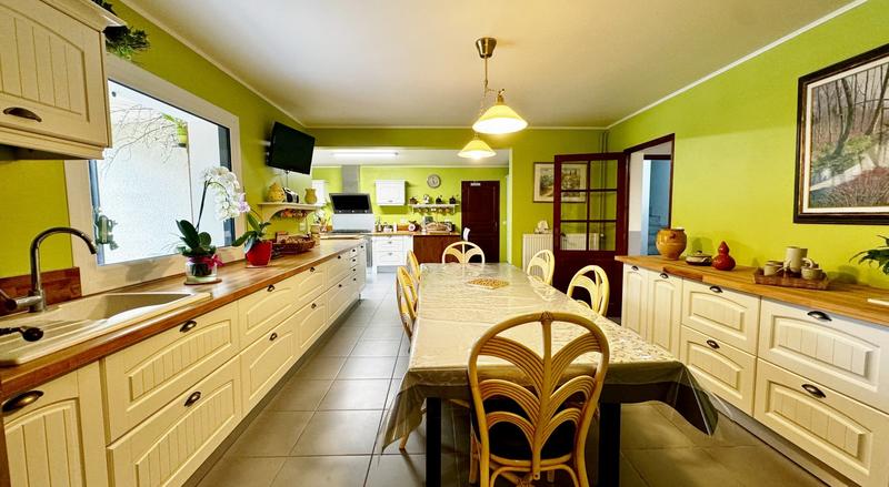 Maison - 348 m² - 11 pièces