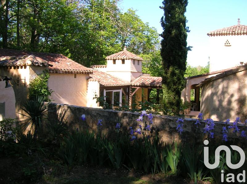 Maison - 305 m² - 10 pièces