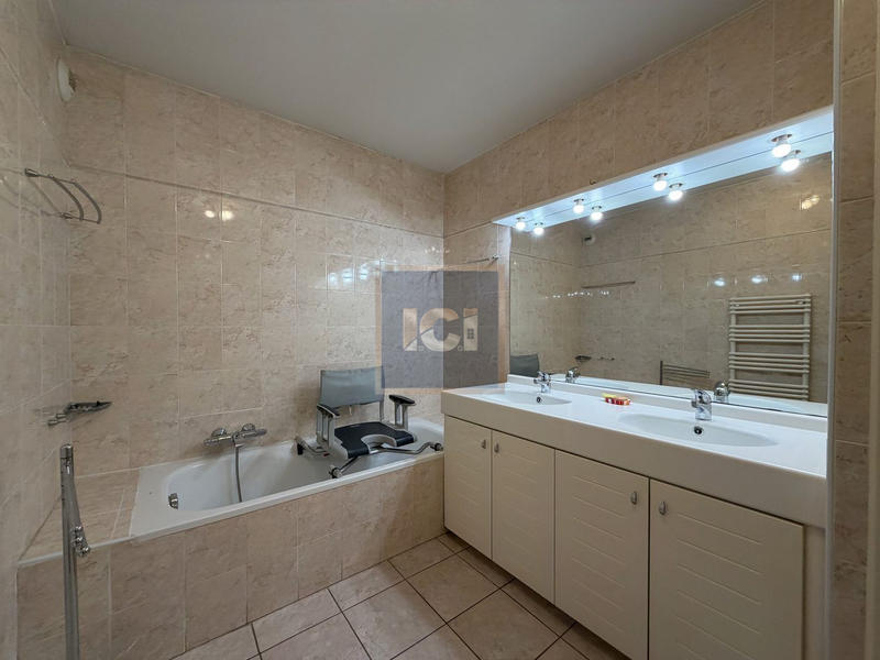 Appartement - 81 m² - 3 pièces