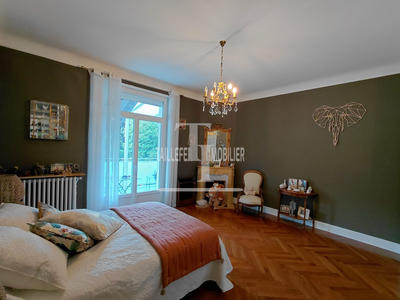 Maison - 220 m² - 7 pièces