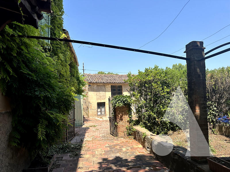 Maison - 714 m² - 7 pièces