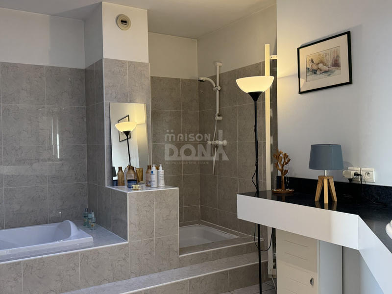 Appartement - 194 m² - 5 pièces