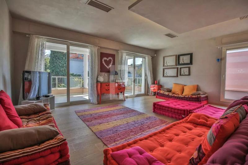 Appartement - 240 m² - 8 pièces