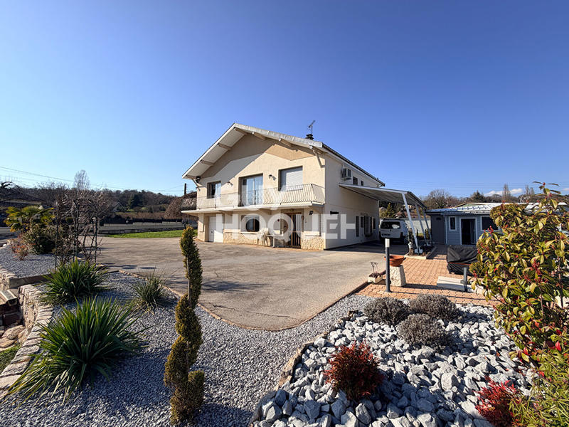 Maison - 253 m² - 8 pièces