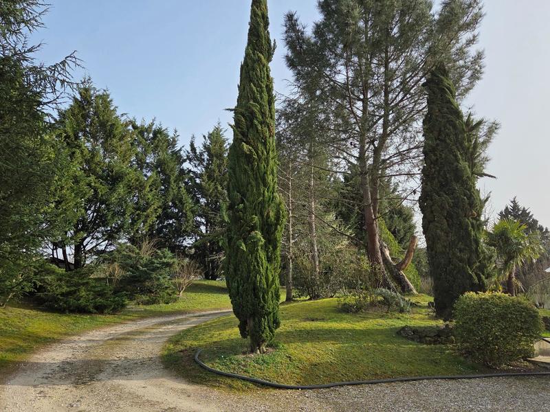 Maison - 400 m² - 16 pièces