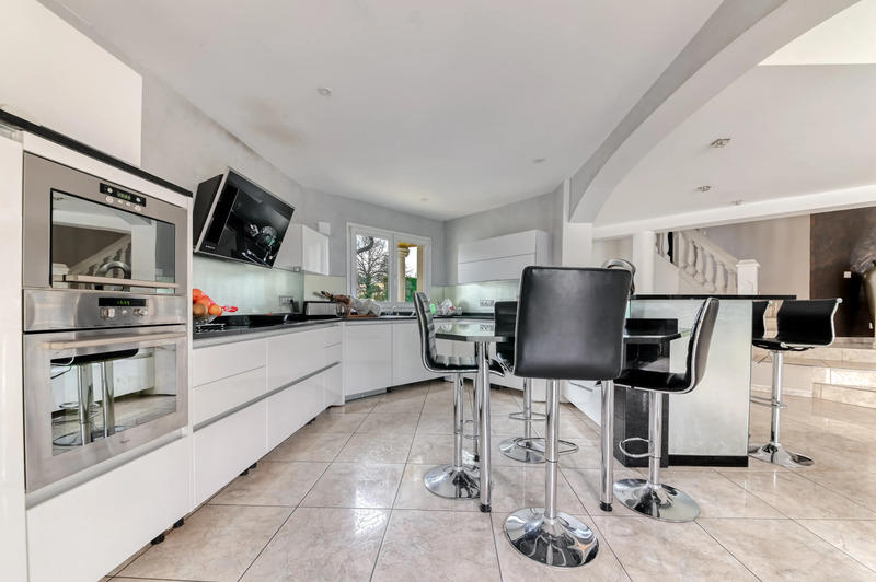 Maison - 200 m² - 7 pièces