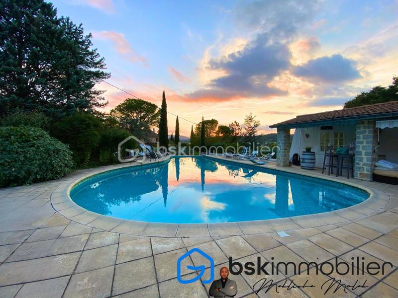 Maison - 175 m² - 7 pièces