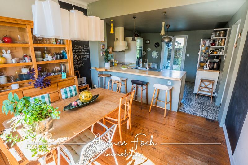 Maison traditionnelle - 250 m² - 5 pièces