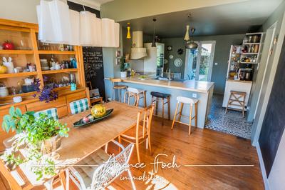 Maison traditionnelle - 250 m² - 5 pièces