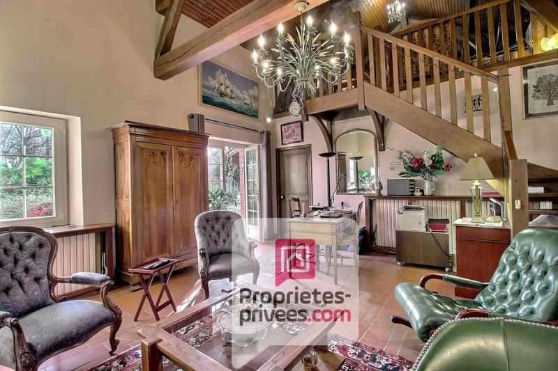 Maison - 210 m² - 8 pièces