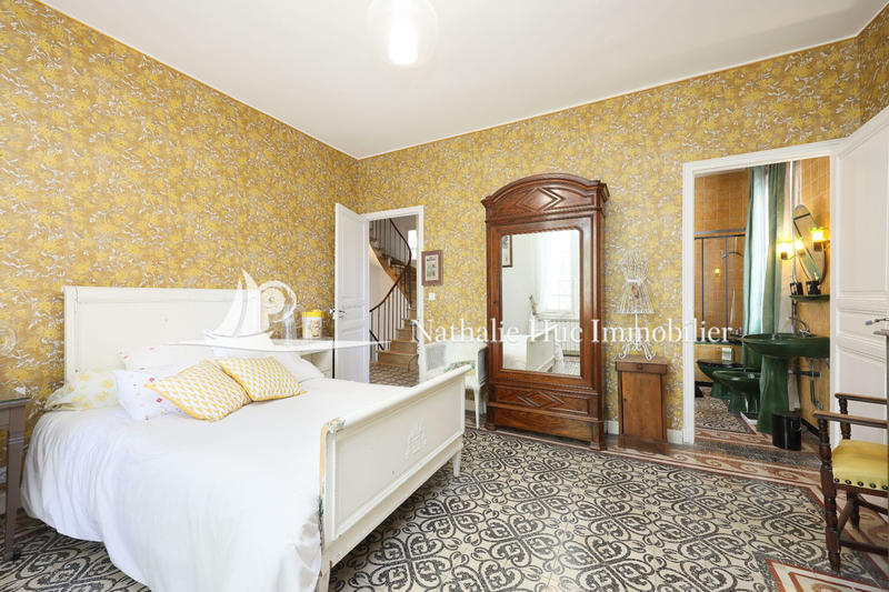 Maison - 300 m² - 7 pièces