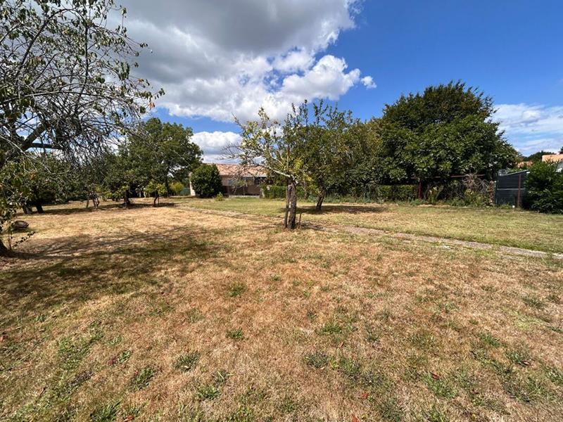 Terrain constructible - 830 m²