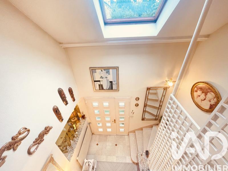 Maison - 180 m² - 8 pièces