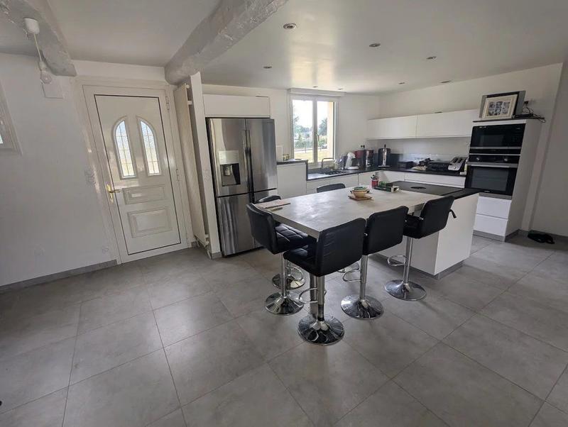 Maison - 219 m² - 8 pièces